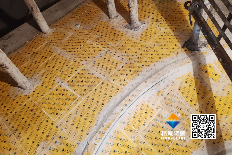 水泥廠循環(huán)風機機殼內(nèi)壁安裝氧化鋁耐磨陶瓷